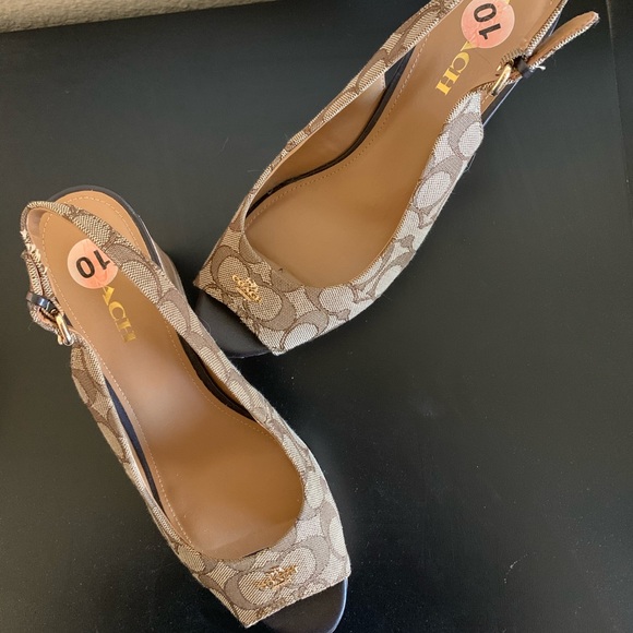 Coach Wedges Size 10 - Picture 2 of 4